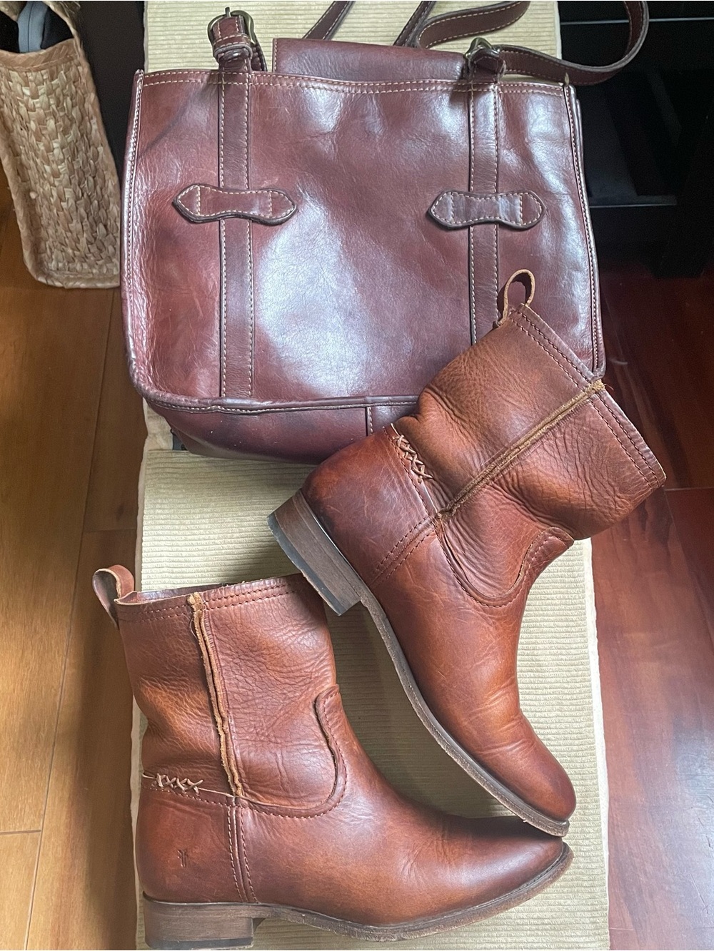 Frye Cara short size 7 and Frye tote bag duo.